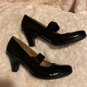 Eurosoft black patent leather heels with stretchy strap across top